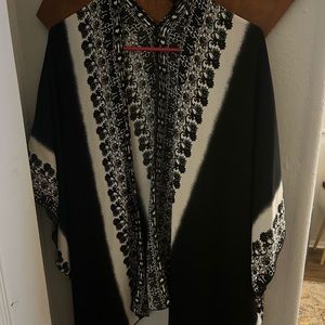 Poncho, printed black and white, Small